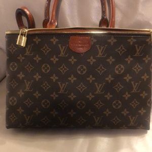 Louie Vuitton. Tote bag.